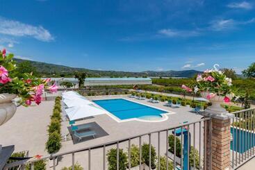 هتل Dipladenia Garden Country Resort
