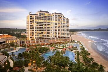 هتل Holiday Inn Resort Ho Tram Beach, An Ihg