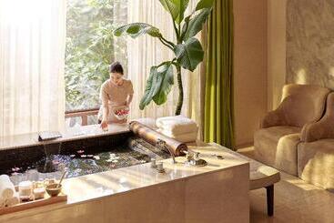 هتل Holiday Inn Resort Ho Tram Beach, An Ihg