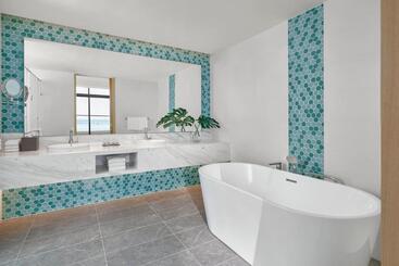 هتل Holiday Inn Resort Ho Tram Beach, An Ihg