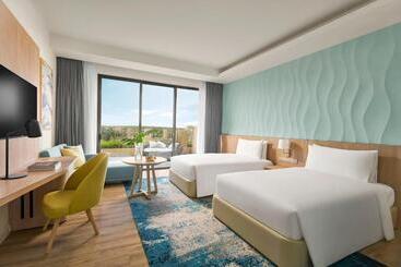 هتل Holiday Inn Resort Ho Tram Beach, An Ihg