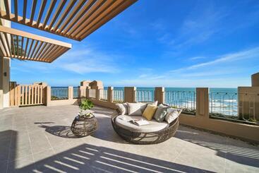 هتل Holiday Inn Resort Ho Tram Beach, An Ihg