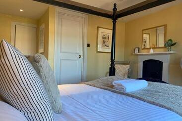 هتل The Black Swan Inn