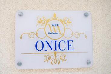 White Apartments & Spa