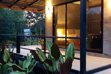تختخواب و صبحانه Annie Meen S Place Koh Yao Noi