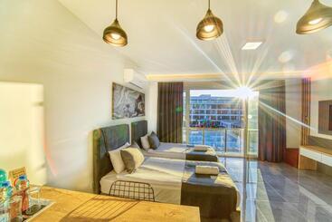 هتل Courtyard Long Beach Holiday Resort