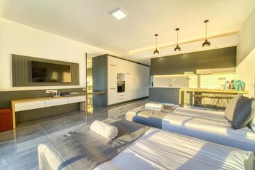 هتل Courtyard Long Beach Holiday Resort