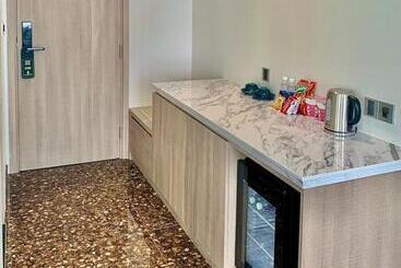 Mansion Park Hotel & Apartment