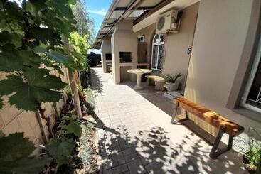 پانسیون Alucarni Guest House With Solar Energy