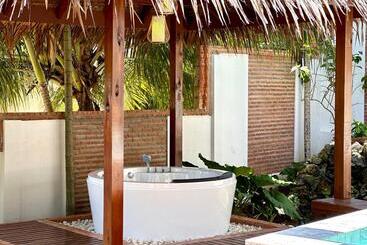 پانسیون Baan Phuvara Retreat   Romantic Jacuzzi Mountain View Villas