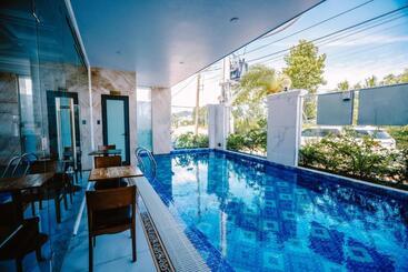 Sunrise Hotel Hà Tiên