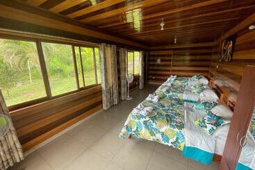 هتل Mercedes Lodge
