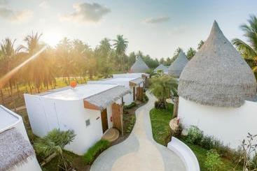 هتل Resto Sea Resort   Baan Krut