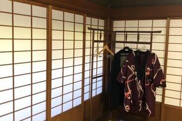 פנסיון 古民家の宿勝右衛門御所