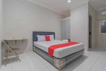 پانسیون Reddoorz Plus At Bukit Cinta Street Balikpapan