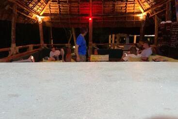 تختخواب و صبحانه Mafia Beach Bungalows Sea View