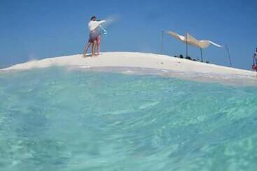 تختخواب و صبحانه Mafia Beach Bungalows Sea View