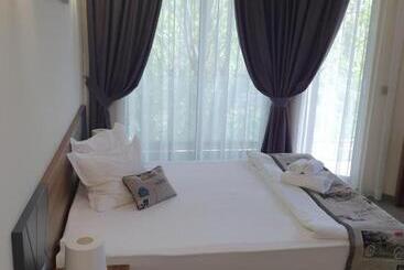 Family Hotel Novel City