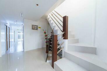 هتل Reddoorz At San Antonio Binan Laguna