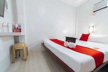 هتل Reddoorz At San Antonio Binan Laguna