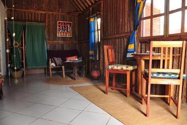هتل The Beach Crab Resort
