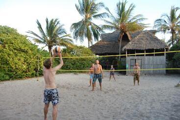 هتل The Beach Crab Resort