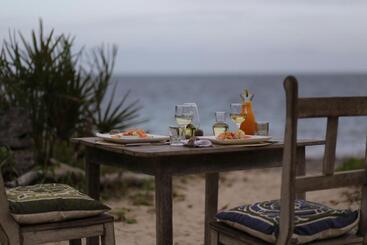 هتل The Beach Crab Resort