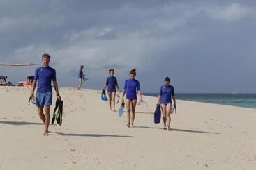 هتل The Beach Crab Resort