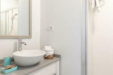Monza House Otel