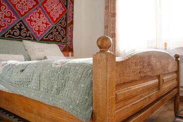پانسیون Guest House Altyn Oimok