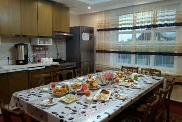 پانسیون Meerim Guest House