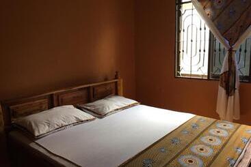 Beswahilid B & B