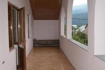 Green Dilijan B&b
