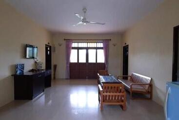هتل Baan Talay See Cream Resort