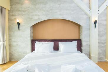 هتل Baan Talay See Cream Resort