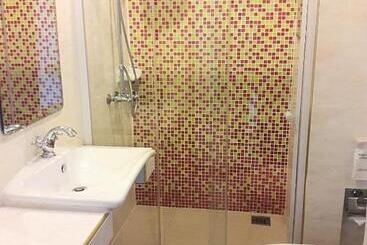هتل Baan Talay See Cream Resort
