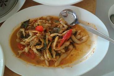هتل Baan Talay See Cream Resort
