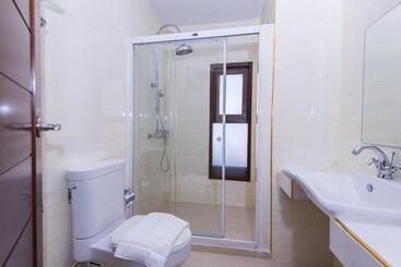 هتل Baan Talay See Cream Resort