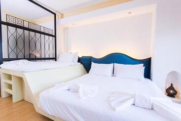 هتل Baan Talay See Cream Resort