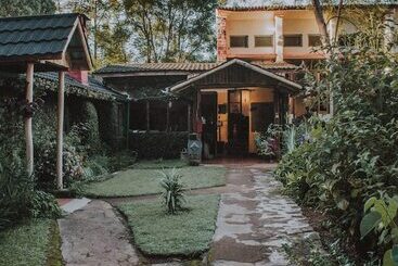 هتل Lawns