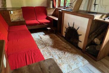 هتل Swiss Farm Cottage