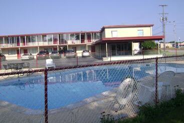 مُتل Norton Shores Inn