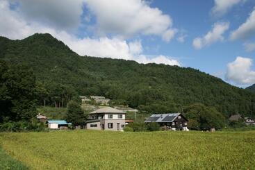 پانسیون Azumino Backpackers 山の風