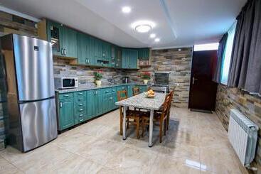 پانسیون Green Garden Guest House