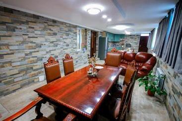 پانسیون Green Garden Guest House