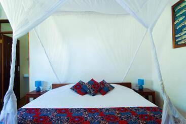 استراحتگاه Butiama Marine Camp