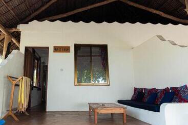 استراحتگاه Butiama Marine Camp