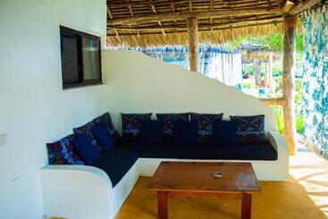 استراحتگاه Butiama Marine Camp