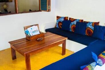 استراحتگاه Butiama Marine Camp