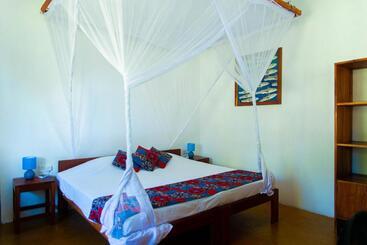 استراحتگاه Butiama Marine Camp